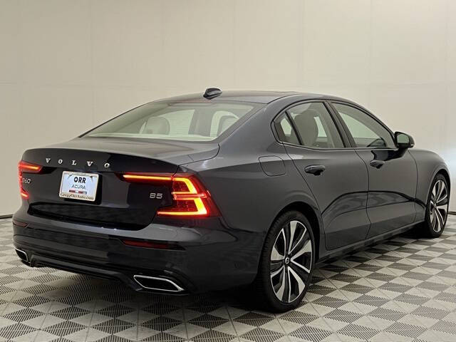 2022 Volvo S60 B5 Momentum