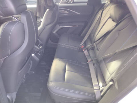 2025 Cadillac LYRIQ Luxury 3