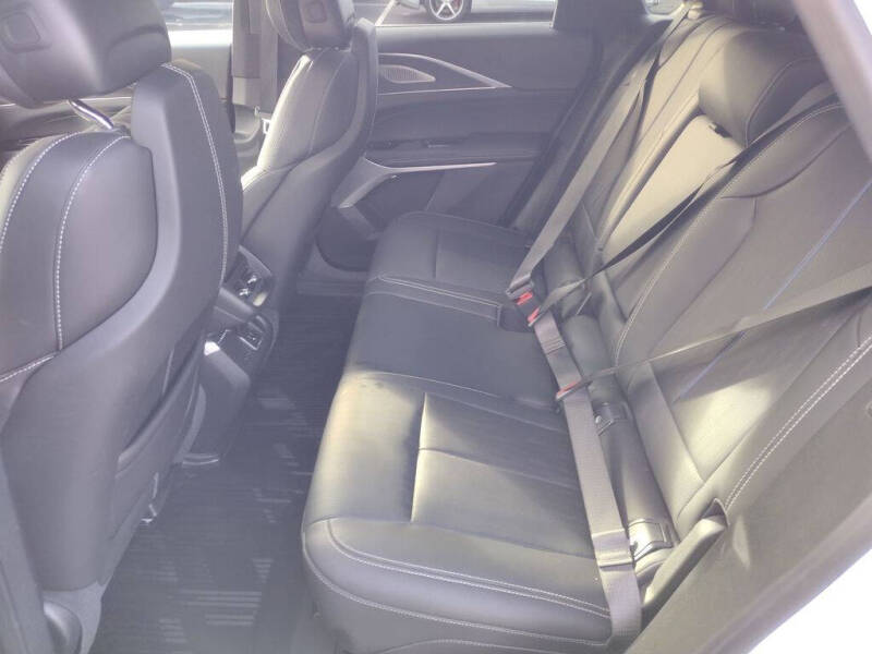 2025 Cadillac LYRIQ Luxury 3