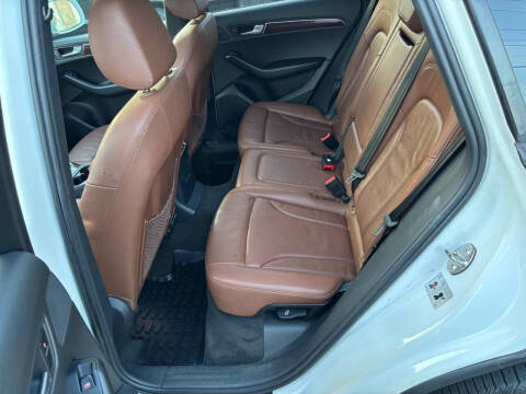 2011 Audi Q5 2.0T quattro Premium Plus