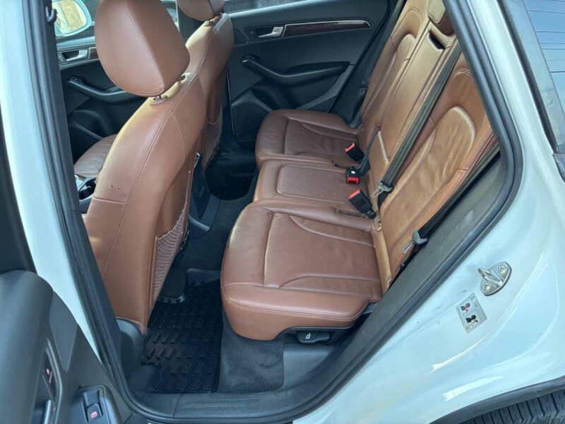 2011 Audi Q5 2.0T quattro Premium Plus