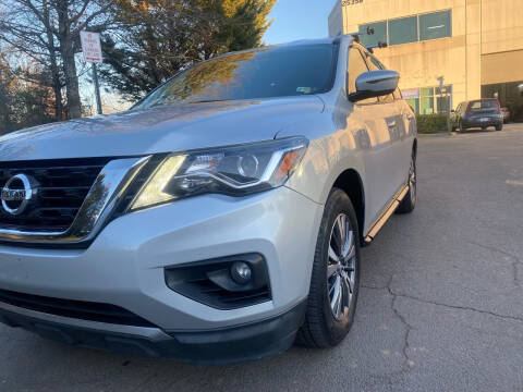 2018 Nissan Pathfinder for sale at Super Bee Auto in Chantilly VA