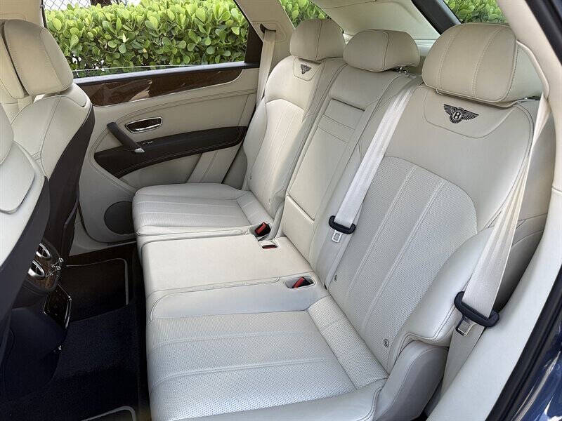 2018 Bentley Bentayga 26