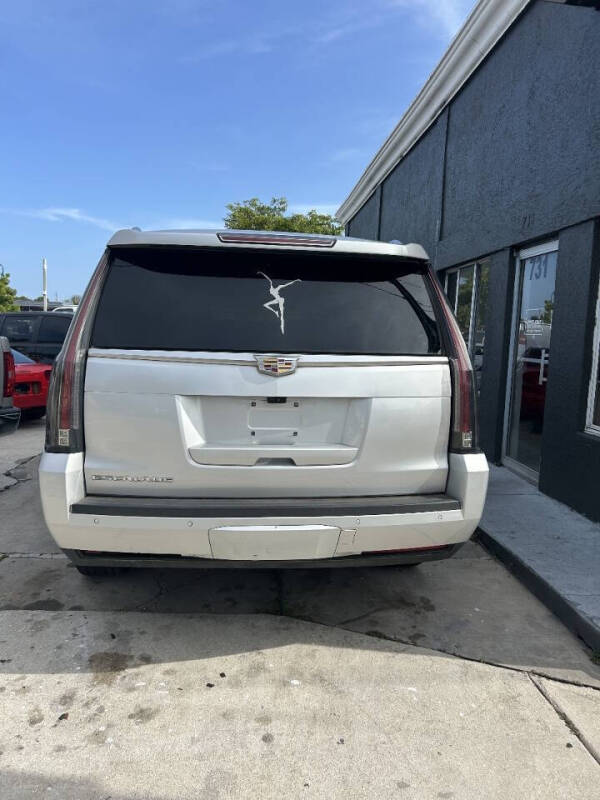 2017 Cadillac Escalade ESV Luxury