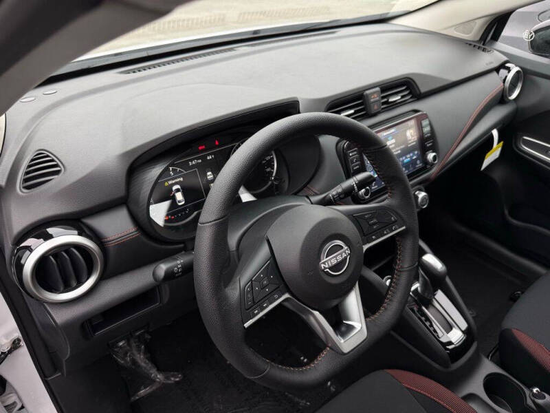2025 Nissan Versa SR