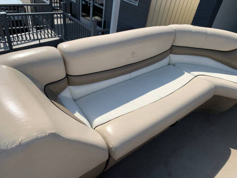 2000 Sun Tracker Party Barge 22 DLX