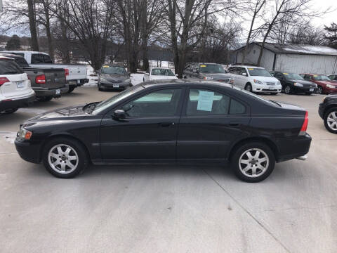2004 Volvo S60 for sale at 6th Street Auto Sales in Marshalltown IA