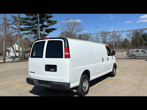 2022 Chevrolet Express 2500