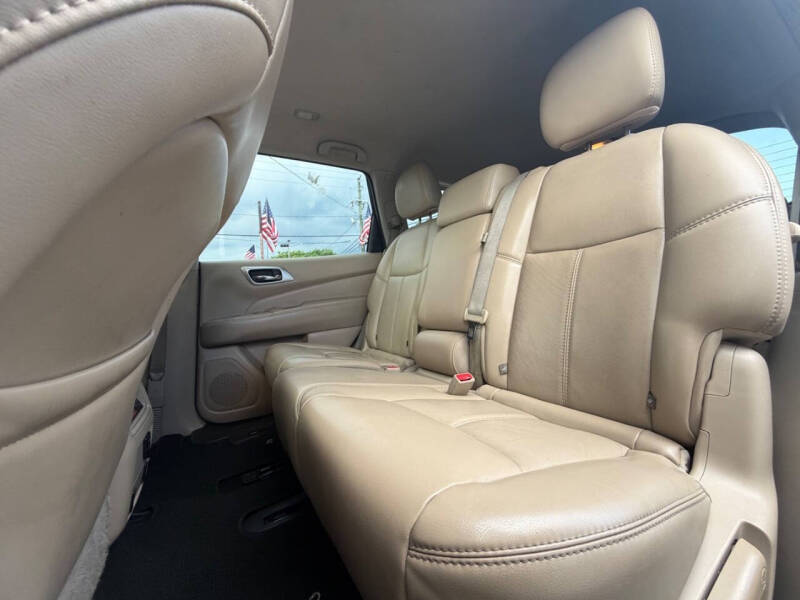 2017 Nissan Pathfinder SL
