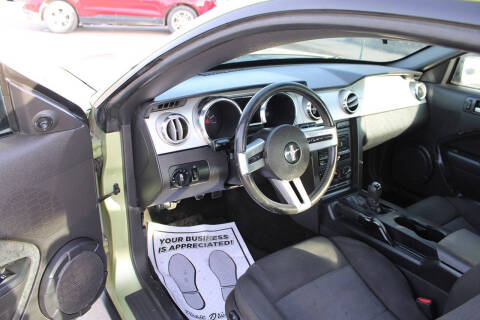 2005 Ford Mustang V6 Deluxe