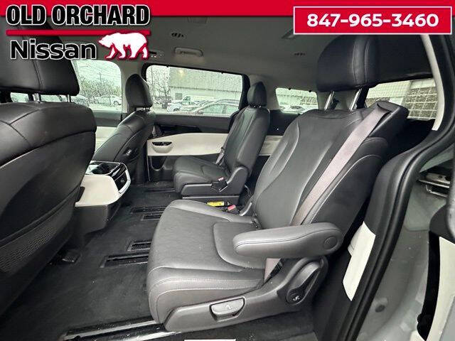 2024 Kia Carnival EX