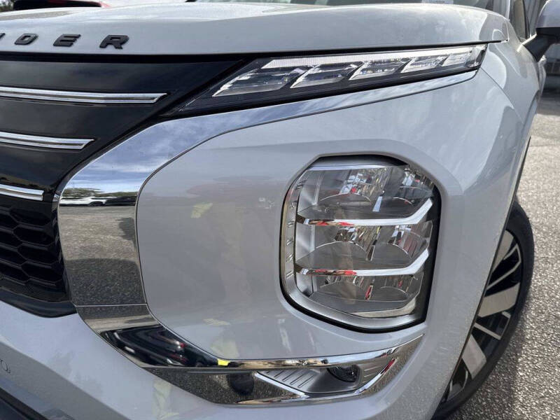 2026 Mitsubishi Outlander SE