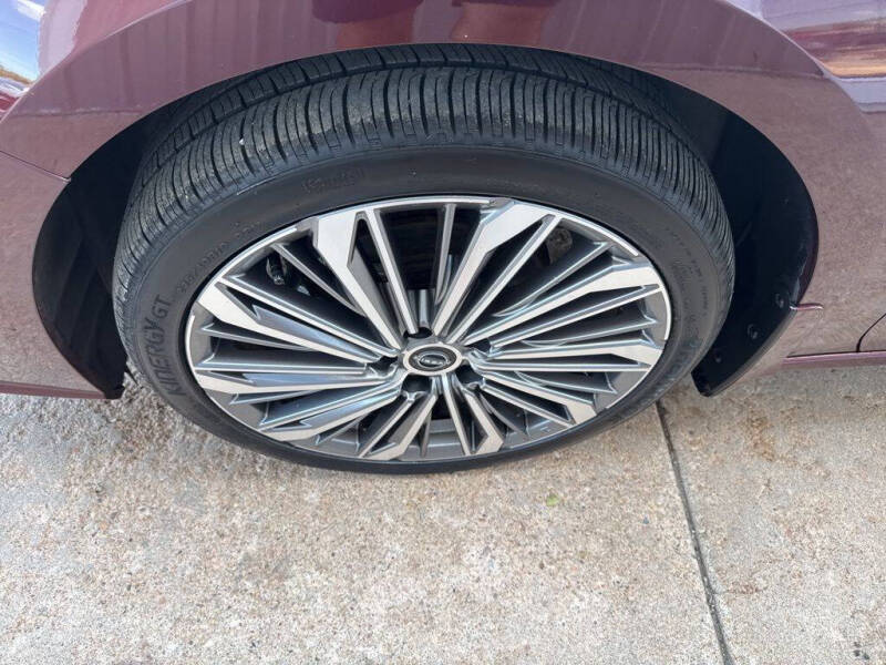 2024 Nissan Altima SL's photo