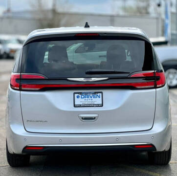 2024 Chrysler Pacifica Touring L