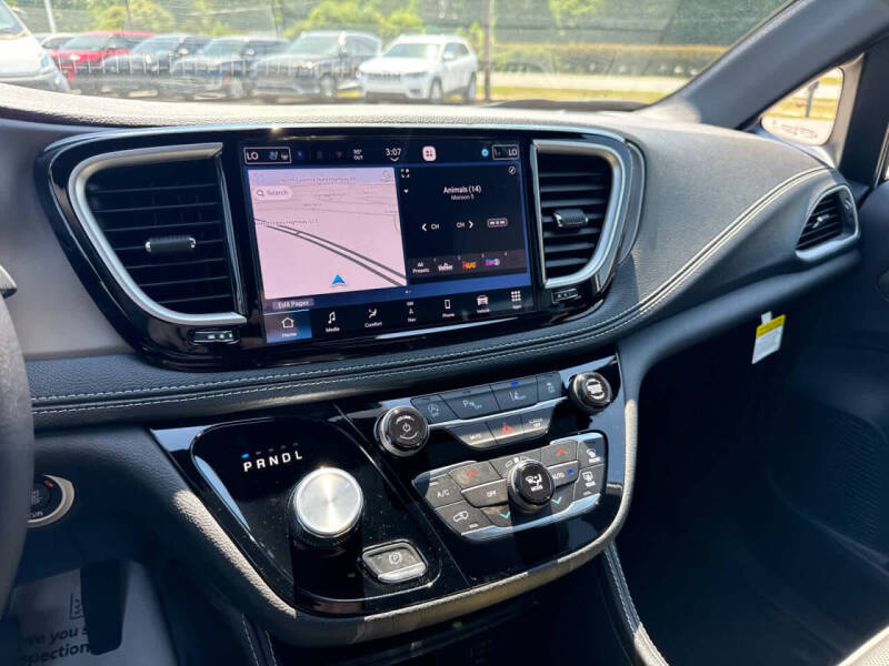 2027 Chrysler Pacifica Limited