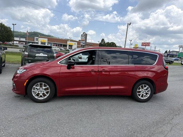 2025 Chrysler Pacifica Select