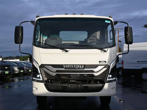 2025 Isuzu NPR-HD