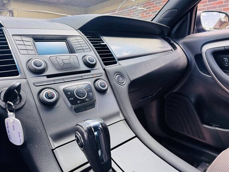 2015 Ford Taurus SEL