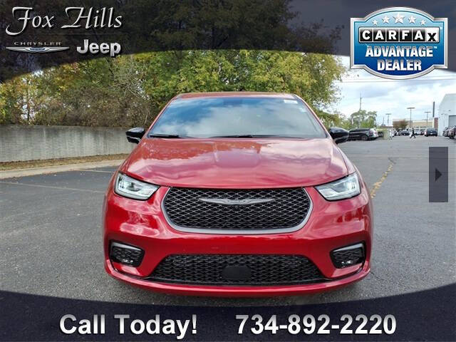 2026 Chrysler Pacifica Select