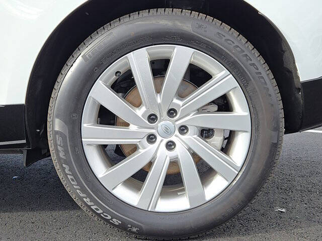 2025 Land Rover Range Rover P400 SE LWB