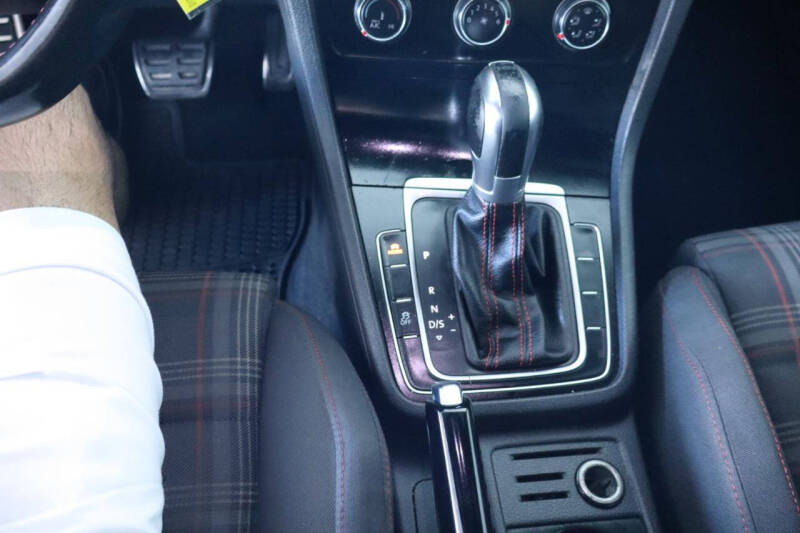 2017 Volkswagen Golf GTI S