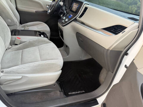 2015 Toyota Sienna LE 8-Passenger