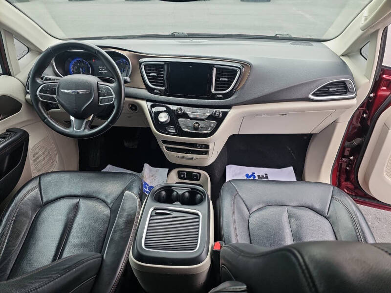 2017 Chrysler Pacifica Touring-L Plus