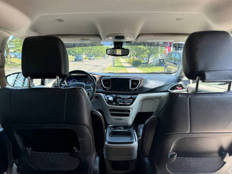 2017 Chrysler Pacifica Touring-L
