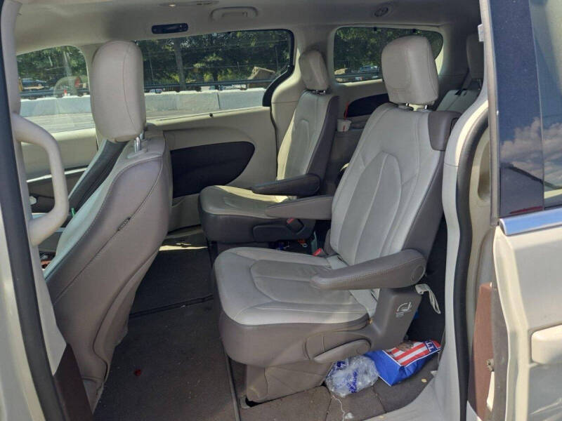 2017 Chrysler Pacifica Touring-L