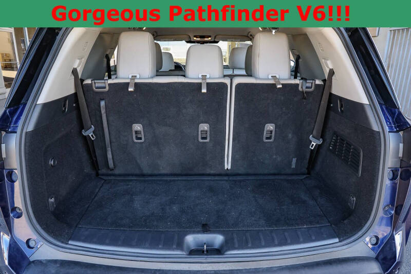 2022 Nissan Pathfinder SV