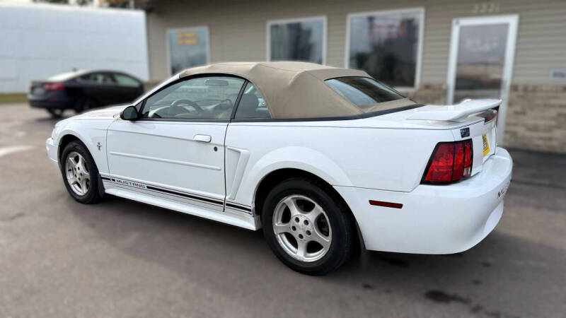 2003 Ford Mustang Deluxe