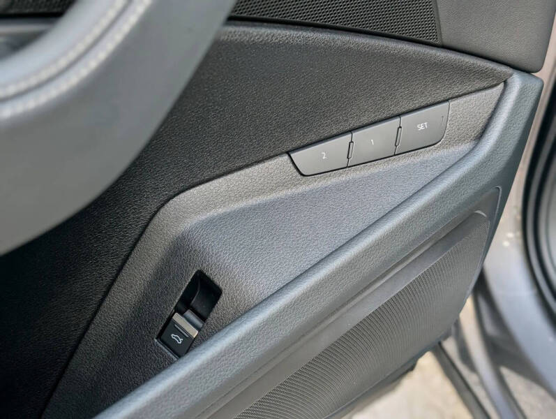 2021 Audi e-tron quattro Premium