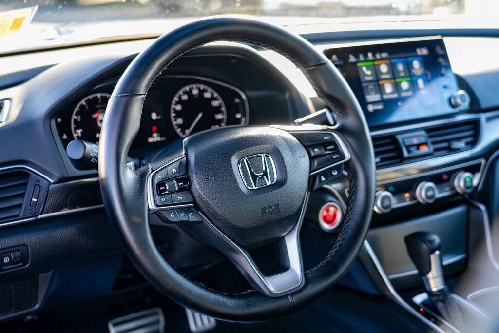 2021 Honda Accord for sale at Auto Destination in Puyallup, WA