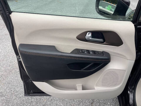 2017 Chrysler Pacifica Touring-L