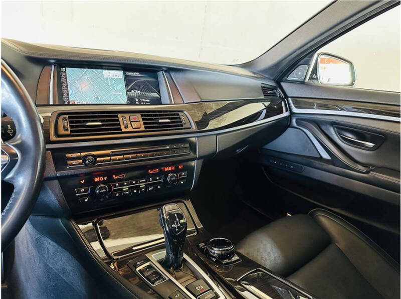 2016 BMW 5 Series 550i photo 44