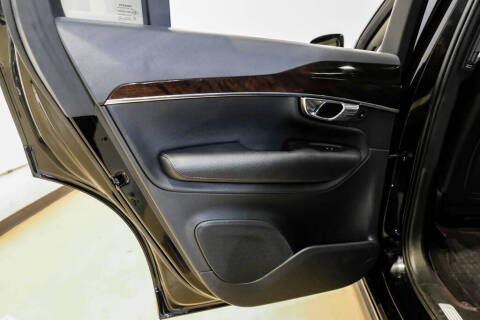 2017 Volvo XC90 T6 Momentum