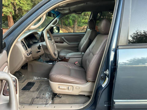 2005 Toyota Sequoia SR5