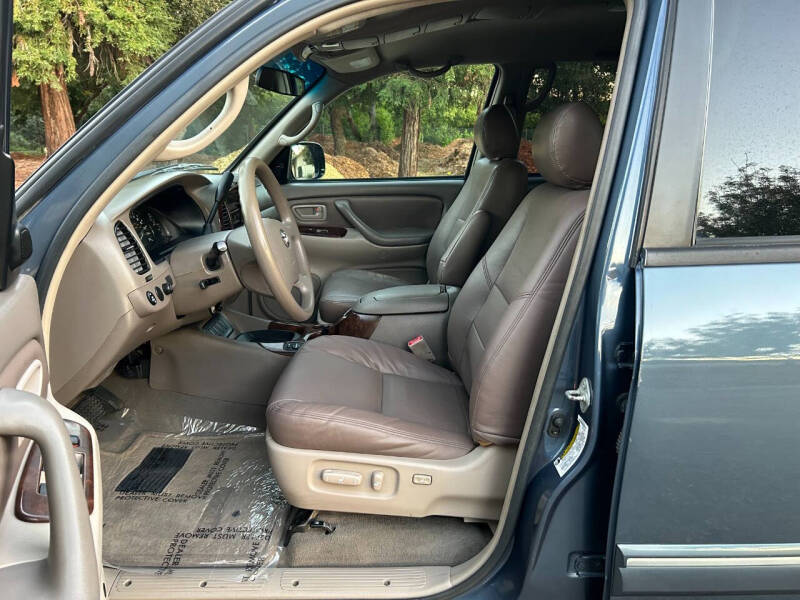 2005 Toyota Sequoia SR5