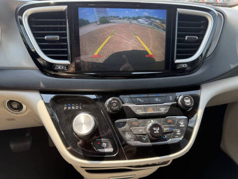 2022 Chrysler Pacifica Touring L