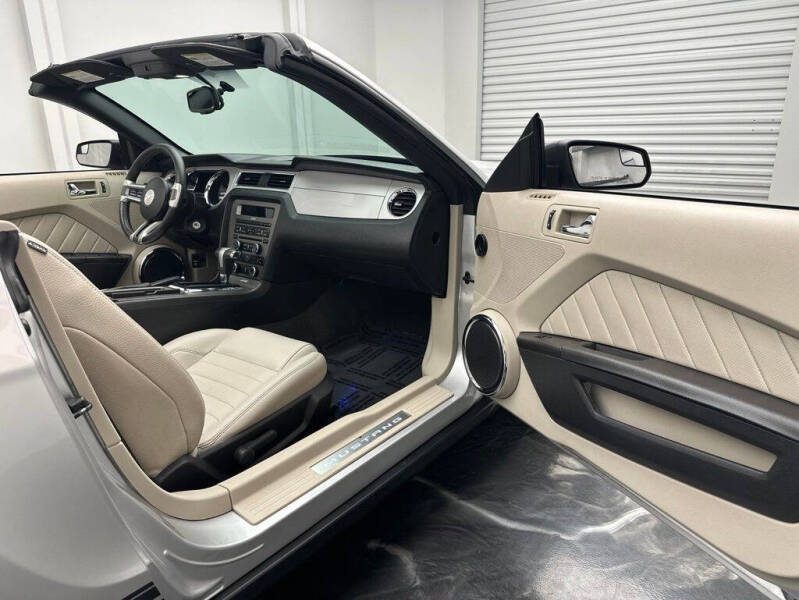 2011 Ford Mustang V6 Premium
