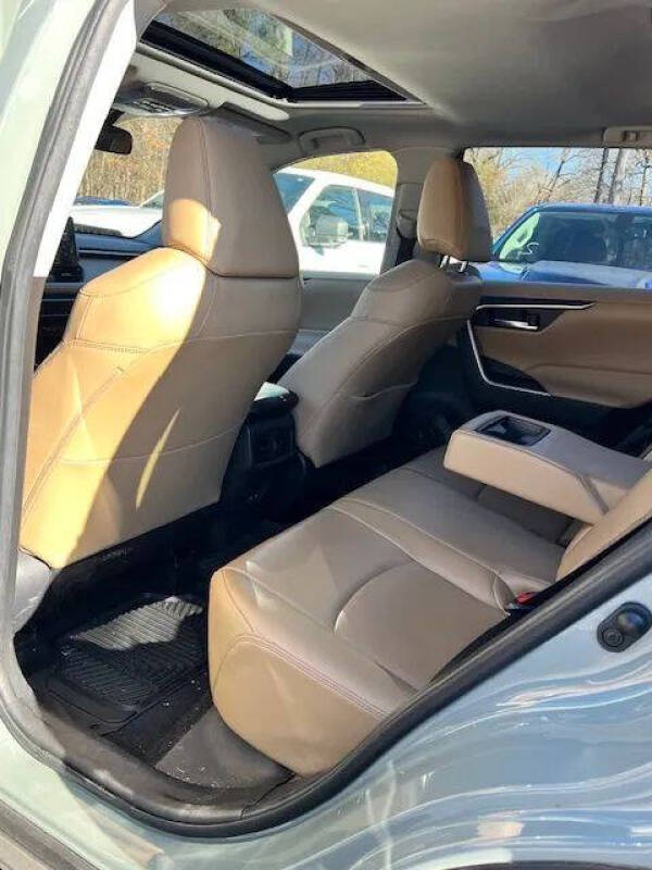 2020 Toyota RAV4 XLE Premium