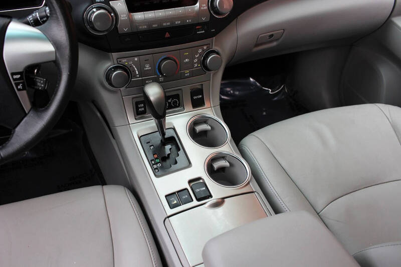 2012 Toyota Highlander SE