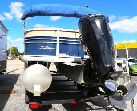 2020 Sun Tracker PANTOON BOAT