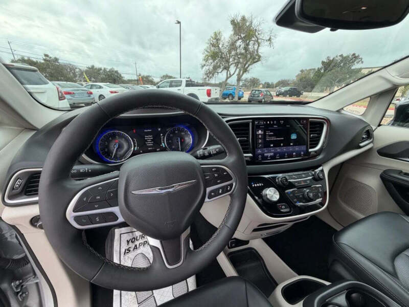 2024 Chrysler Pacifica Touring L