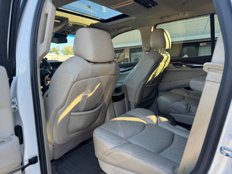 2017 Cadillac Escalade Luxury