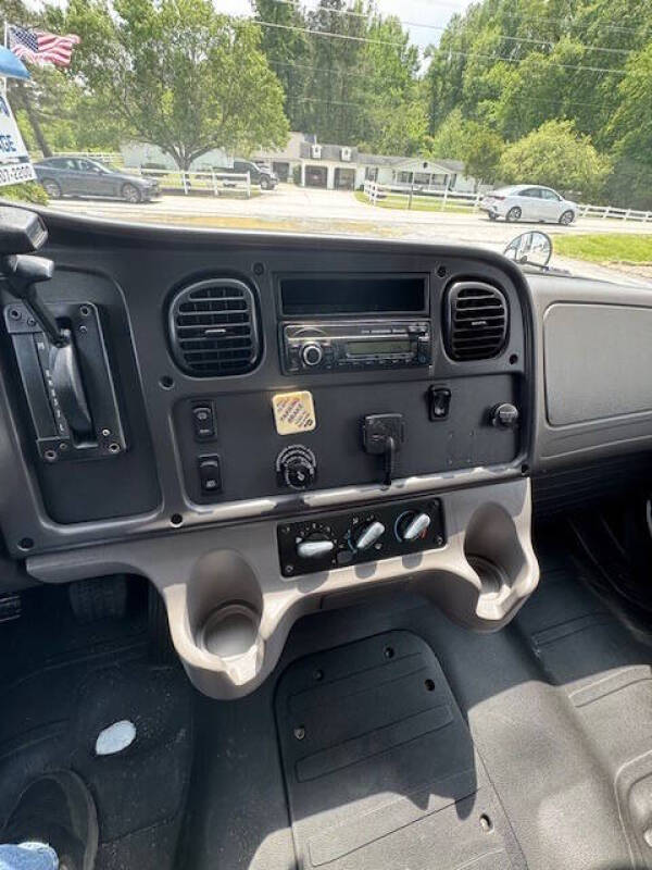 2017 Freightliner M2 106