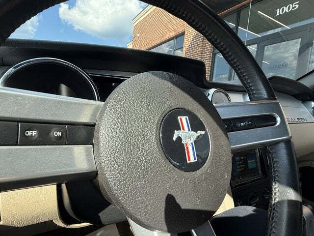 2005 Ford Mustang GT Deluxe