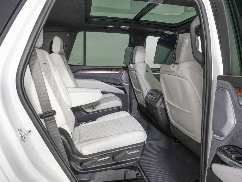 2025 Cadillac Escalade Sport Platinum