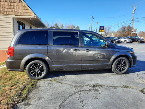 2016 Dodge Grand Caravan for sale at G AND J MOTORS in Elkin NC