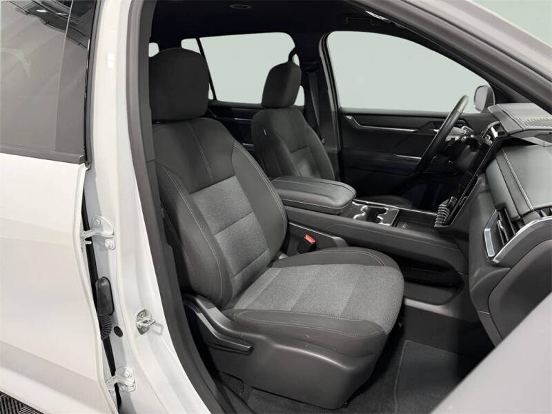 2025 GMC Acadia Elevation